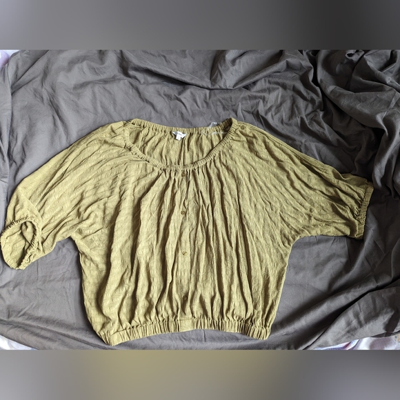 Reitman's Olive Blouse with Scoop Neckline Size Large - Picture 2 of 3